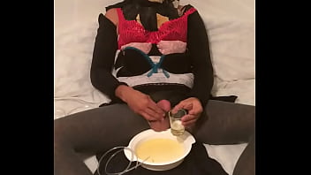 弱虫の小便を遊んで、すべてを飲み込む