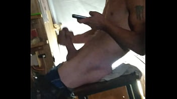 義理のいとこを捕まえたので、義理のいとこを撮影しました。次回、彼は自分の小屋で私なしで遊ぶことはありません。