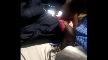 小男孩在公交车上湿了阿姨的阴户