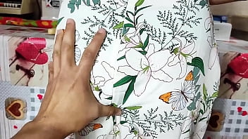 私は私の熱い継母料理を撮影します-私の夫はよく働くので私の継子は彼の代わりになります