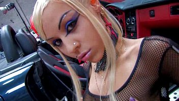 メロディー、車の中でクソスペインの女性