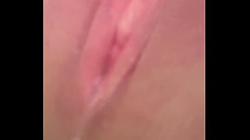 これ以上に美味しい中出しを見たことがありますか！？このいたずらな猫からジェットがどれほどおいしいか見てください！
