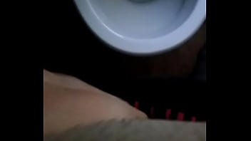 「トイレでの長い絶望的な小便」への頌歌