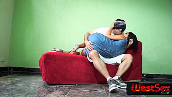 ニンフェットのムラートの女性は、チンポが足りなくなると思っていましたが、かなりの時間がかかりました-アレッサンドラ・カルヴァリョ-フロティーニャポルノスター-