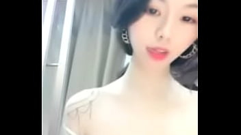 見栄えの良い美人醜いおばさんは完全に裸の誘惑に負けていない