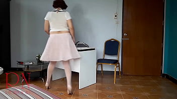 超短裙秘书。 性别秘书。 没有内裤办公室熟女。 裸体办公室。 你好呀亲爱的！ 你愿意做我的老板吗？ 我是最听话的秘书！ 我会听从你的命令。 我很顺从，有点害羞。 我可以吮吸阴茎——这对我的工作很重要。 我可以不穿内裤工作，让你感觉良好。 如果你愿意，我可以赤身裸体。 在轮班结束时操我！ 里贾纳·诺尔。
