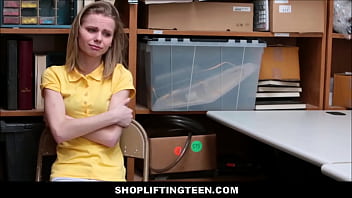 ShopliftingTeen - Симпатичная худенькая блондинка крадет в магазине молодую женщину, трахнутую офицером - Catarina Petrov