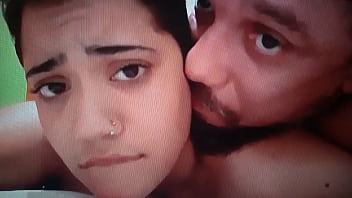 私はXVIDEOSで私と一緒にポルノを記録して投稿するために女優に支払いました、そして今彼女は私を殴りたいと思っています