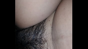 彼女の両親が外出している間、彼女の部屋で私のガールフレンドとセックス