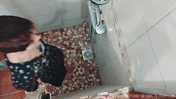 Vends-ta-culotte-盗撮-フランスのアマチュアブルネットがシャワーを浴びる