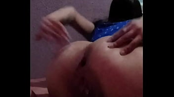 真新しいは私と一緒にビデオを呼び出し、キッチンで巨大なディルドを撮影することになりました-赤で完了