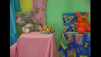 ちっぽけな愛情のある素晴らしいかろうじて合法的なGFZhenyaが強打されました