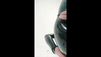 ラテックス自撮り動画無料エロラテックス（Arya Grander）