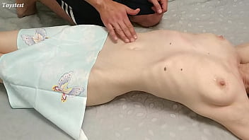 美しいベイビーのための2つのオルガスムによる自家製オイルマッサージ
