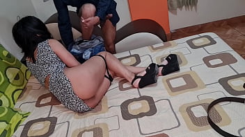 アルゼンチン人モデルが親友に自分の姿を撮影される