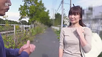 奥さん、今はいてる下着を買い取らせて下さい！〜白いパンティにマンカス付けて〜 成宮麗子 1