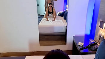 彼らの妻がジムで何をしているのか、ブルーサファイアモーテルでイシスMILFとホットワイフと一緒にトレーニング