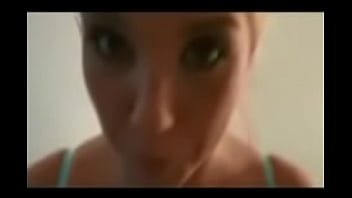 彼女に必要なのは彼を絶頂させるための彼女のおっぱいだけです