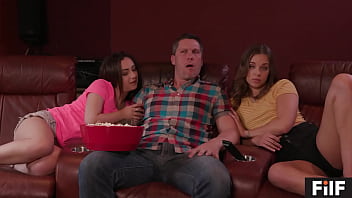 FILF-リザとリリージョーダンは彼らのStepdaddyでワイルドになります