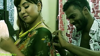 インドのxxxセクシーなマダム彼の従業員との予期しないセックス！ホットオーディオ付き