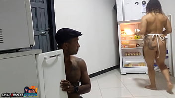 我打电话给官方 MARCIO BAIANO 来修理我的衣橱，他无法抗拒地看到我所有的性感和性测验 - 完成红色