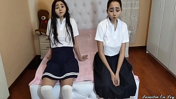 継父は彼の無実の継娘を性的に教育するパート1