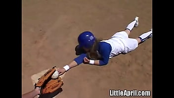 リトルエイプリルは野球の試合と運指が大好きです