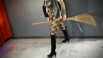 万圣节 2021 女巫穿着黑色性感套装。 黑花花公子兔。 里贾纳·诺尔 一个穿着情趣内衣的非常性感的女巫。 花花公子兔装。 完美的猫。 我要操这个小妞！ 成人万圣节服装。 角色扮演。 黑色紧身丝袜。