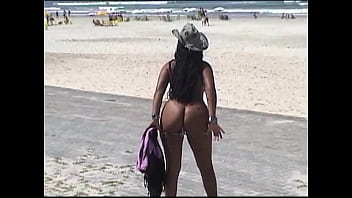 ビーチでの露出症-FioDentalとShortinhoSocado no Bumbum