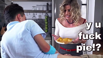 BANGBROS - Хуан Эль Кабальо должен быть благодарен за такую горячую мачеху, как Кори Чейз!