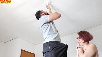 彼女がランジェリーだけであなたのドアをノックするとき、誰もが彼の幸運な日をもっと持っています...あなたにランプを変えるように頼んでください！アナル！ -メアリーレッドクイーン
