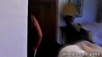 私たちが家でセックスするのを見てください