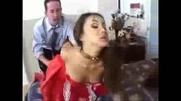 かつみはペニスをしゃぶりながらかかとを握る