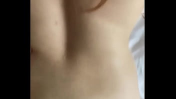 赤毛の妻が恋人を訪ねる