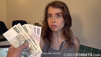 CzechStreets - пицца с дополнительной спермой
