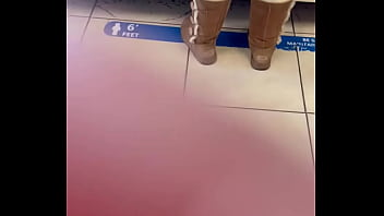 Большая задница в джинсах