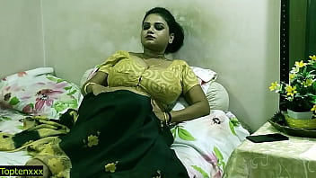 美しいタミル語bhabhiとのインドのコラージュ少年秘密のセックス！サリーで最高のセックスがバイラルになります