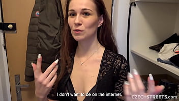 CzechStreets-売春宿の売春婦はコンドームなしで肛門をします