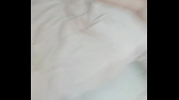 私は新しい人が結婚することになった、彼女はベッドに投げ込まれた。