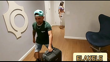 サファダは尋ねました、そして、彼女の夫は彼の妻をファックするためにブラジルで最も難しい小人を取ります......ピストリーナアナオ