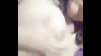 私のおっぱいを絞ってドキドキ