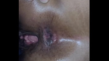 IZCALLIの従順なメイドをLUPE私は彼女のお尻を開いて彼女からたわごとを取り出します