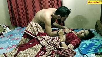 インドのxxx熟女bhabhi夫の親友との本当のセックス！クリアなヒンディー語オーディオ