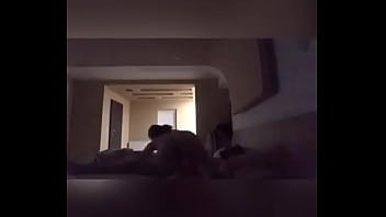 69ディープスロートで、彼女はそれを固くして、私のディックをすべての穴に速く入れたいです！