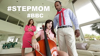 BANGBROS-音楽教師のチャーリーマックがパリリンカーンと彼女の継母キタナフローレスにレッスンを教える