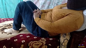 義理の義理の息子は、義理の母の大きなおっぱいを押して、アナルハードコアファックをやる気にさせ、中指を彼女のお尻に入れます