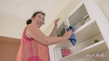 AuntJudys-58歳の巨乳BBWアマチュアGILFエスメレルダとの掃除の日