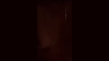 長くて暗い乳首騎乗位