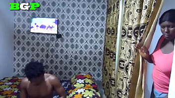 私のボーイフレンドはポルノ中毒者で、Xvideosでポルノビデオを見るのが大好きで自慰行為をしているので、私は彼を捕まえたので、あなたが始めたことを終えましょう