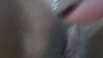 私はHORNYだったのでMASTURBEDしました。潮吹きして自分でおしっこ